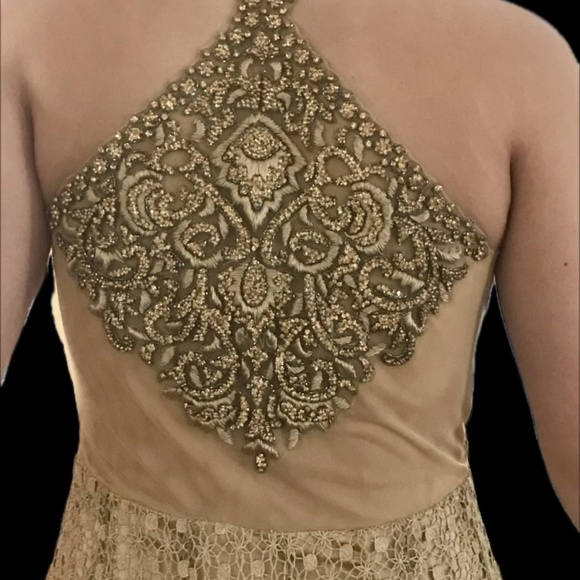 Gown Custom Made Size 2/4 - Picture 4 of 8